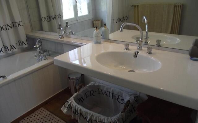 Les Portes Des Froises B&B