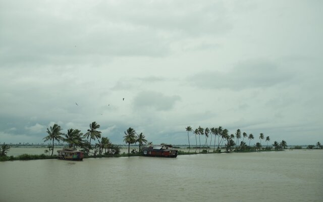 Sreekrishna Houseboat