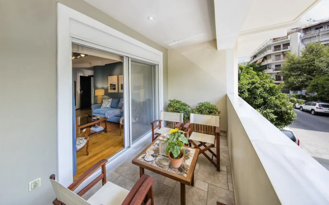 Two Bedroom apt 2' to Acropolis museum