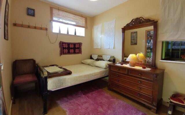 Kalderimi 'Olive Green' Traditional House