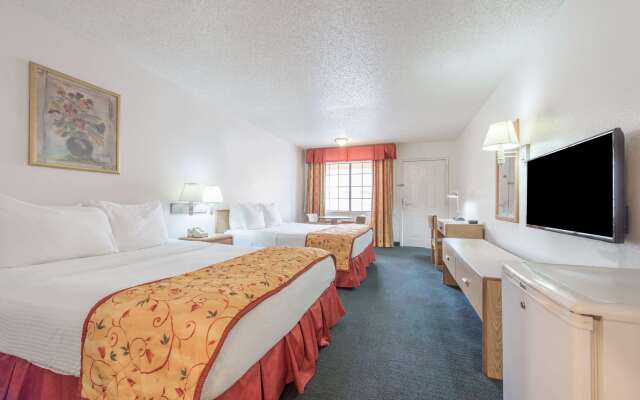 Days Inn by Wyndham Waco Near Downtown/University