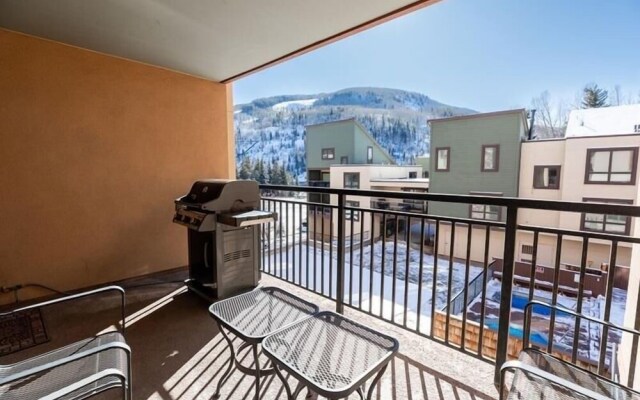 Breakaway West Ski Condo 1,5 miles from the Lifts by RedAwning