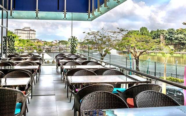 Puteri Wing, Riverside Majestic Hotel