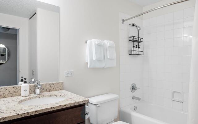 Chicago | Incredible 1BD/1BA River North Apartment