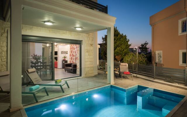 Beautiful Pool Villa for Relaxing Family Holidays