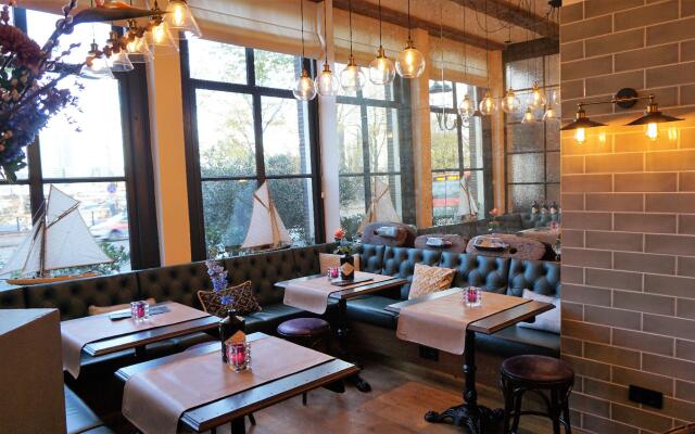 The Hendrick's Hotel