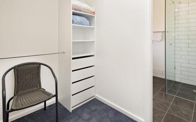 'Matilda' - Spacious & centrally located with great lake views