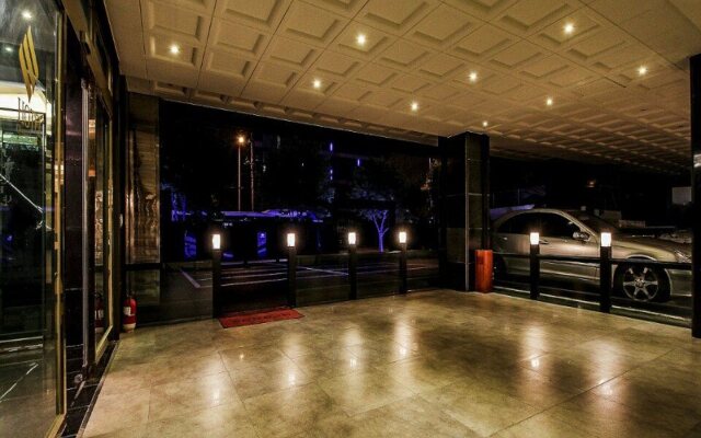 Charlot Castle Hotel