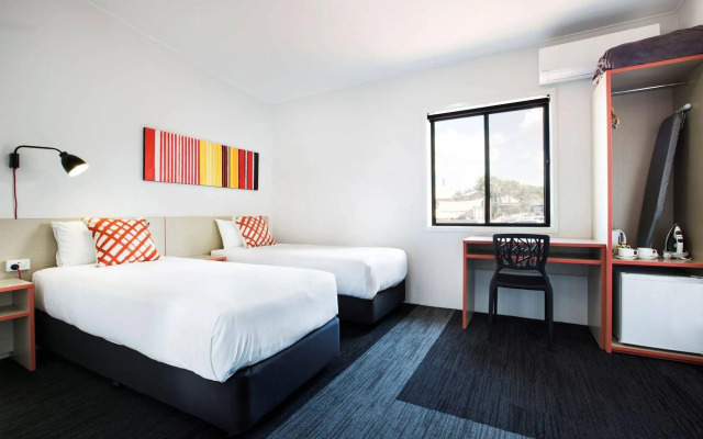 Villawood Hotel