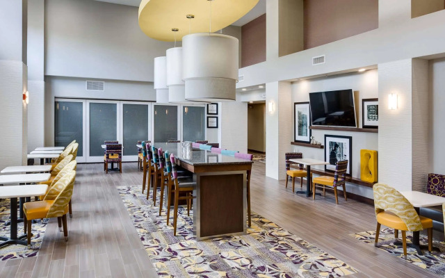 Hampton Inn & Suites Knoxville Papermill Drive