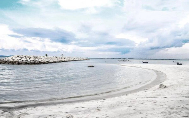 8 Boutique By The Sea