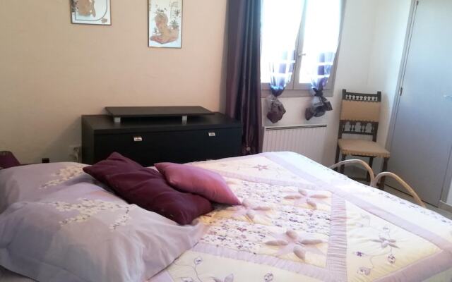 House With 3 Bedrooms in Villeneuve, With Enclosed Garden and Wifi