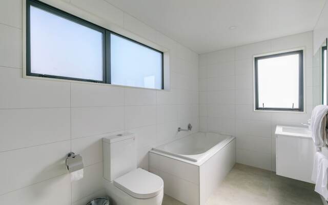 Hero Holiday House L12
