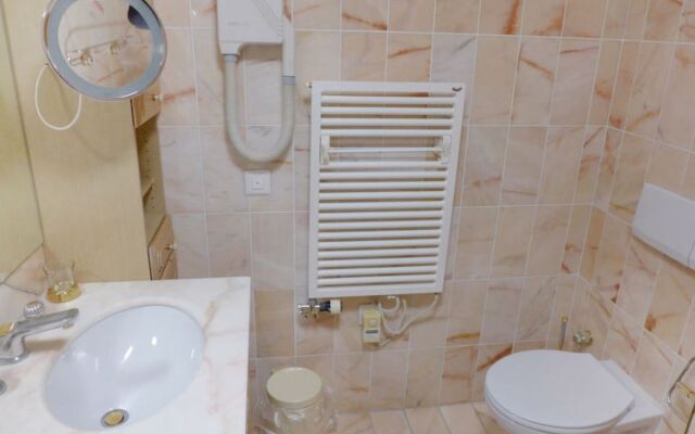 Terrasse des Alpes 15330