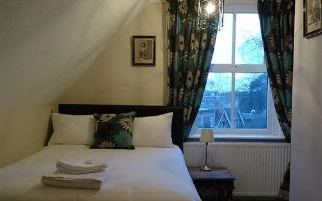 Alfred's Lodge - B&B