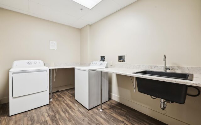 Mountain Thunder Lodge 5104 Condo by RedAwning