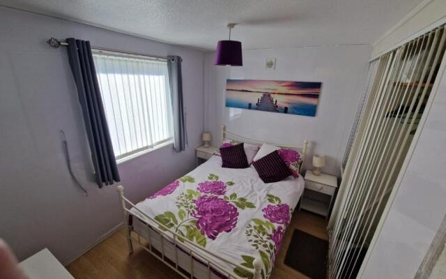 60 upperlakeside glan gwna