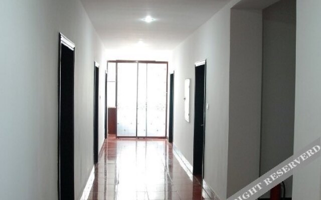 Xinzhongxin Business Hotel