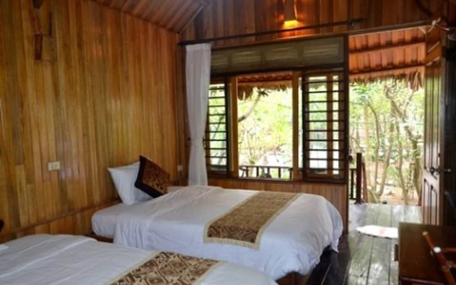 Halong Bay Deluxe Cruise Bungalow on Island