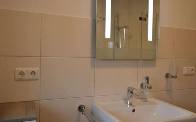 Eifel Lakeside Family Escape