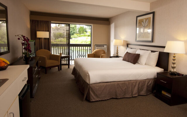 Lakeshore Inn