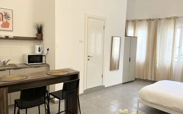 Ha-Carmel Market Apartment