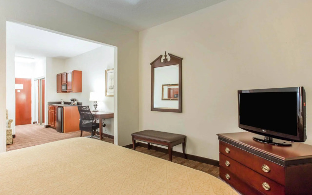 Comfort Inn & Suites Patriots Point