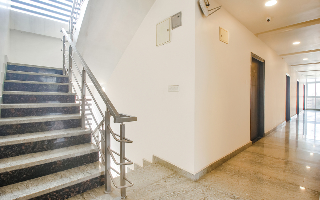 Fabhotel Corner Courtyard- Nr KIMS Hospital, Kondapur