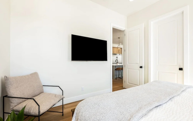 Green Acres 8 Bedroom Townhouse