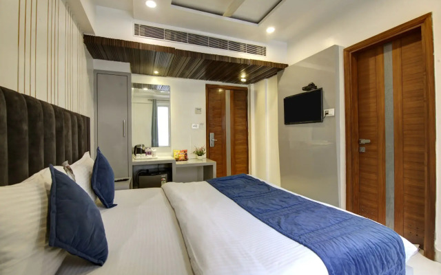 OYO 8248 Hotel Shanti Plaza