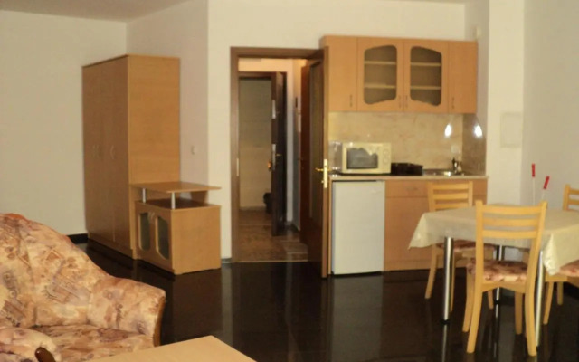 Meni Apartments and Guest Rooms