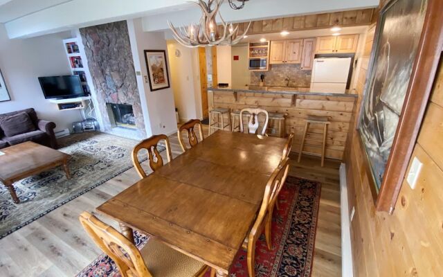 #206 Vail International