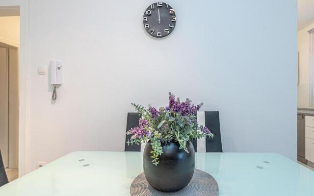 Star 6 modern & centrally ap for 6