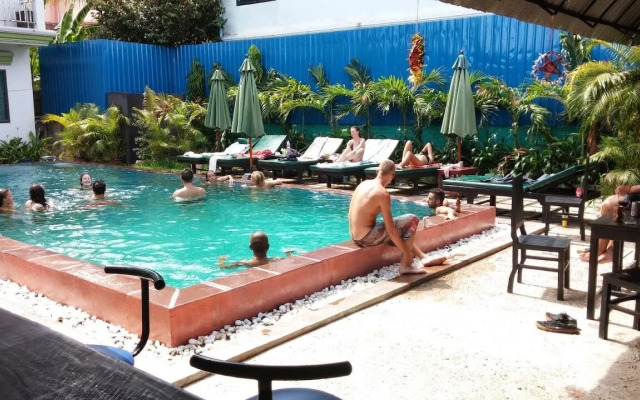 Damnak Riverside Villa