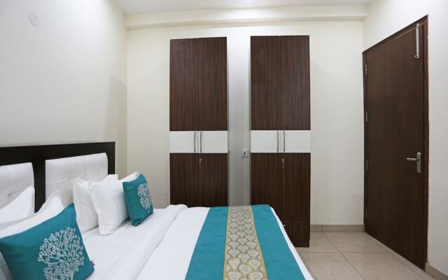 OYO 8205 Hotel Petals Inn