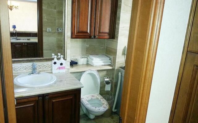 Xinghai Reflection Holiday Hotel