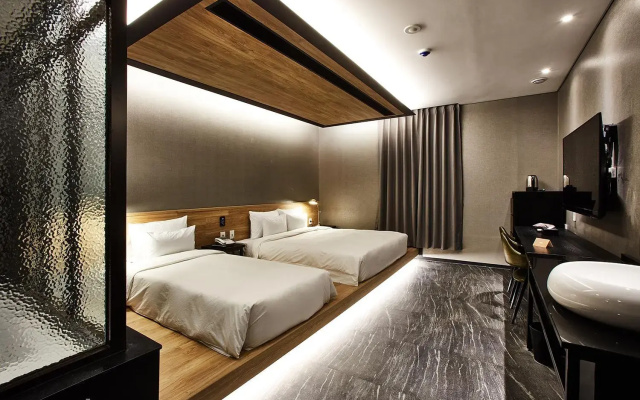 Hotel Wanted