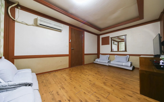 Pohang Jukdo Market L