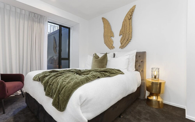 Modern Styled Apartment with Stunning Park Views and Car Park by Urban Butler, Auckland – Guest Rooms – Auckland