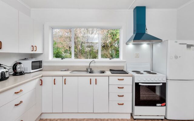 3 Bedroom In Onehunga w Parking - Wifi - Netflix