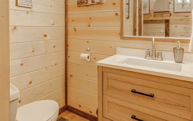 Family-friendly Cabin w/ Hot Tub in Gatlinburg!