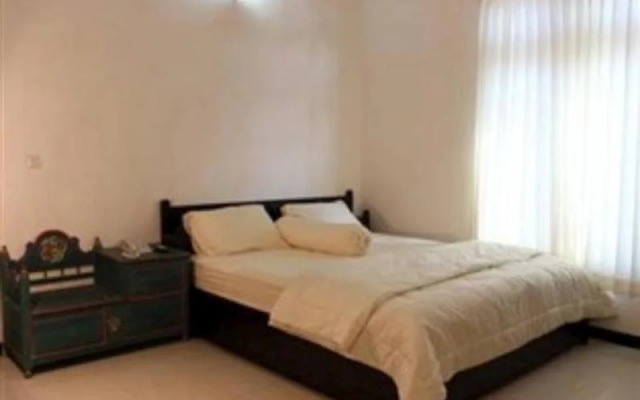 Hotel Savitri Country