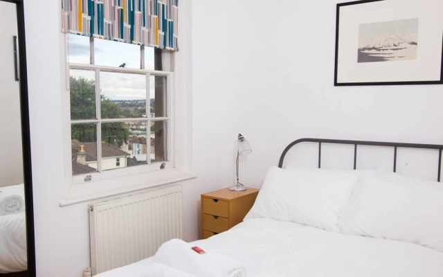 Bohemian top Floor Apartment With Views Over City