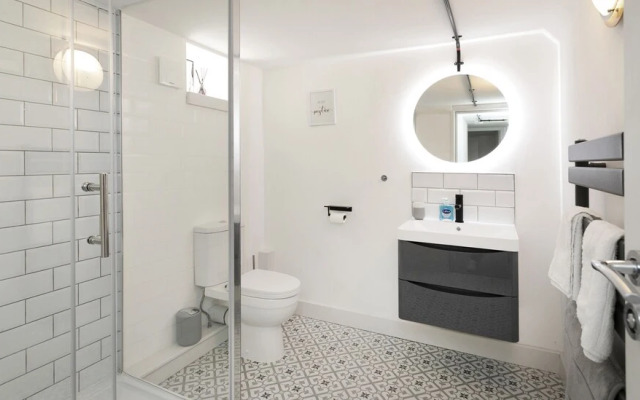 ✰OnPoint- MASSIVE House, PERFECT Location-Parking✰