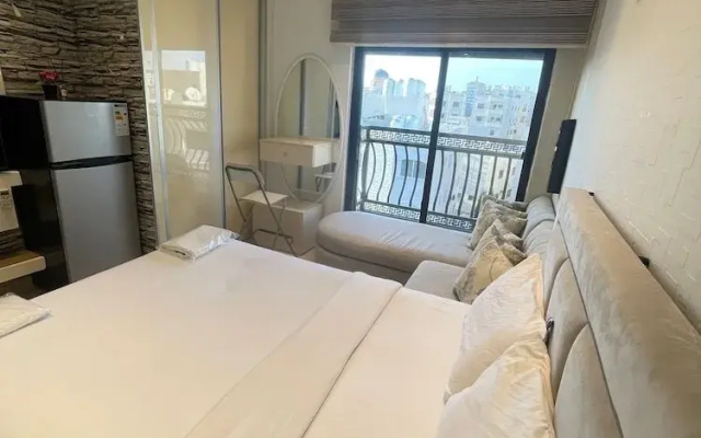 Central Tiny Studio for Rent 409