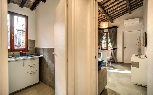 Tritone Top House
