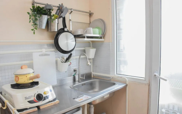 Nice And Warm Studio At Green Pramuka City Apartment