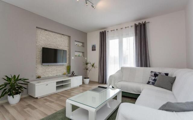 Apartment Petar - 50m from sea