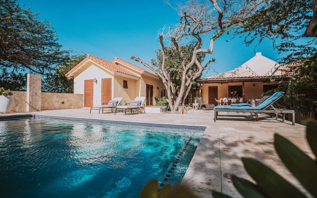 Secluded Villa With Pool3min to Beachfree Utilities
