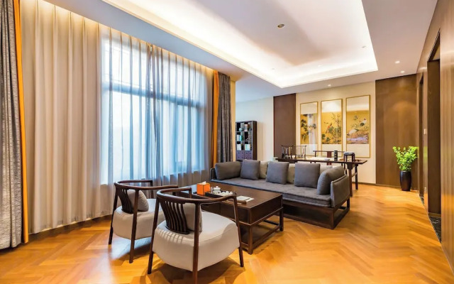 Ziyue Minghu Hotel